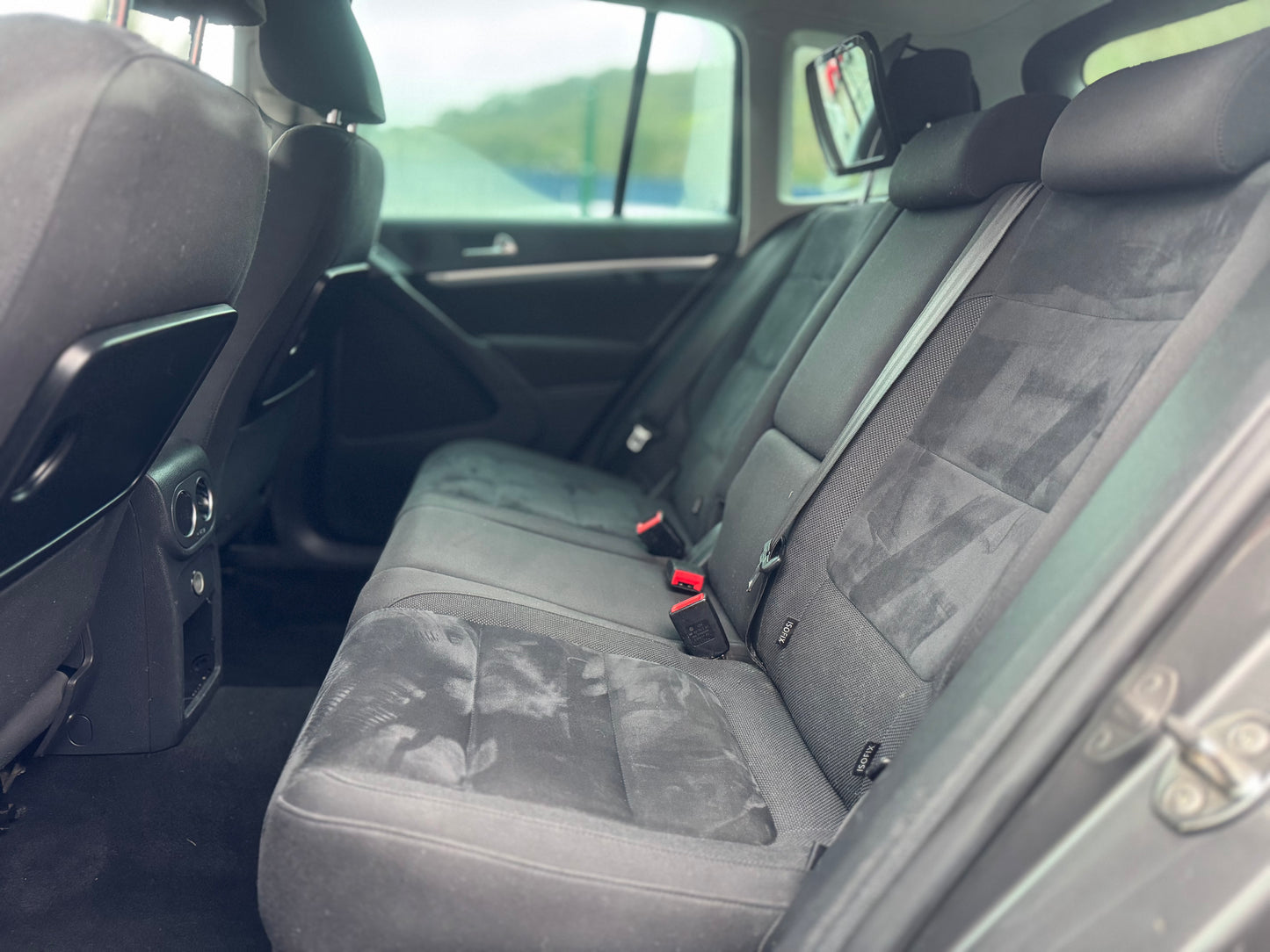 Volkswagen Tiguan 2.0 TDI BlueMotion Tech Sport DSG 4WD 2012