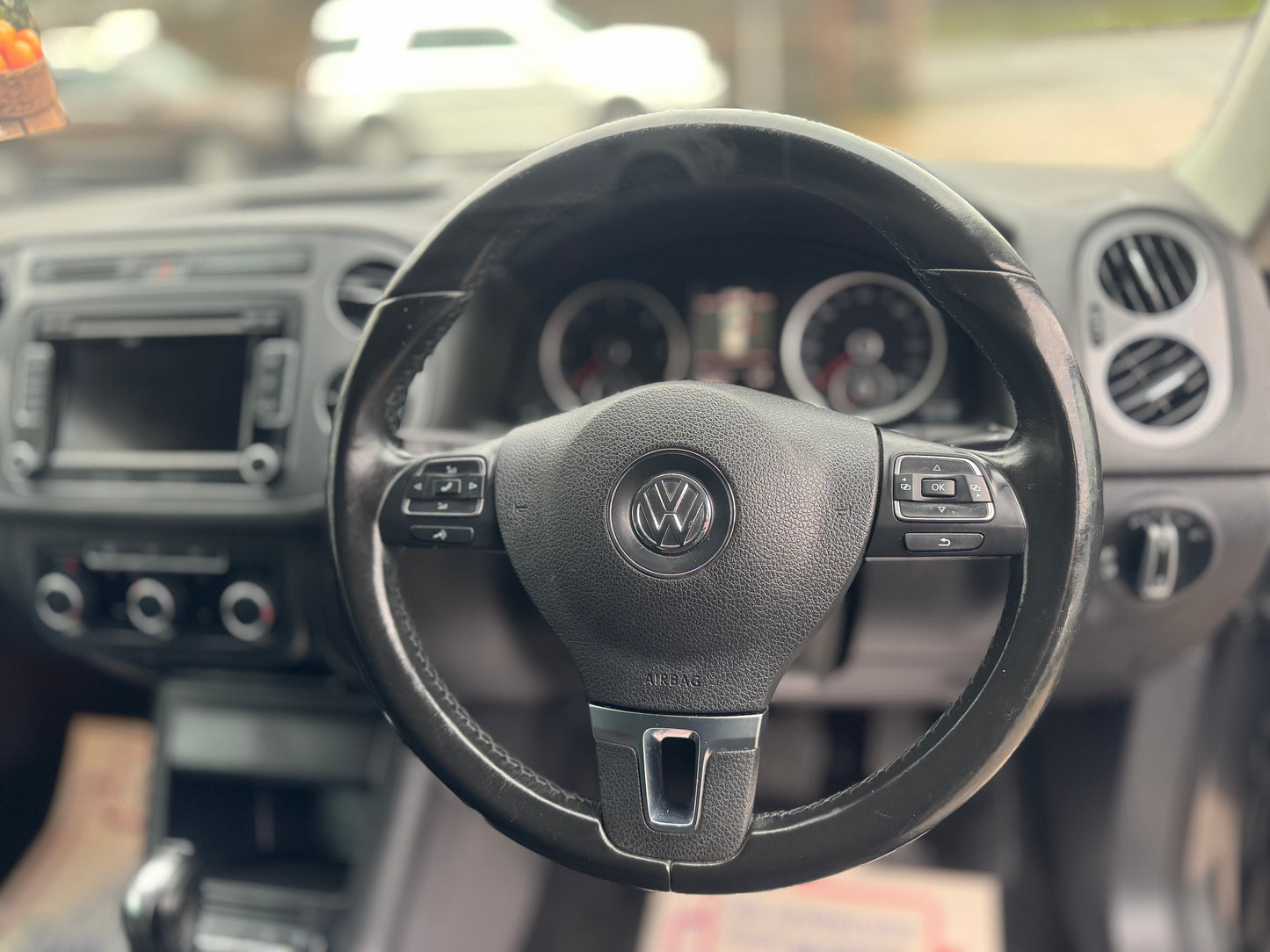 Volkswagen Tiguan 2.0 TDI BlueMotion Tech Sport DSG 4WD 2012