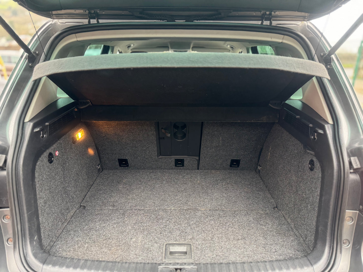 Volkswagen Tiguan 2.0 TDI BlueMotion Tech Sport DSG 4WD 2012