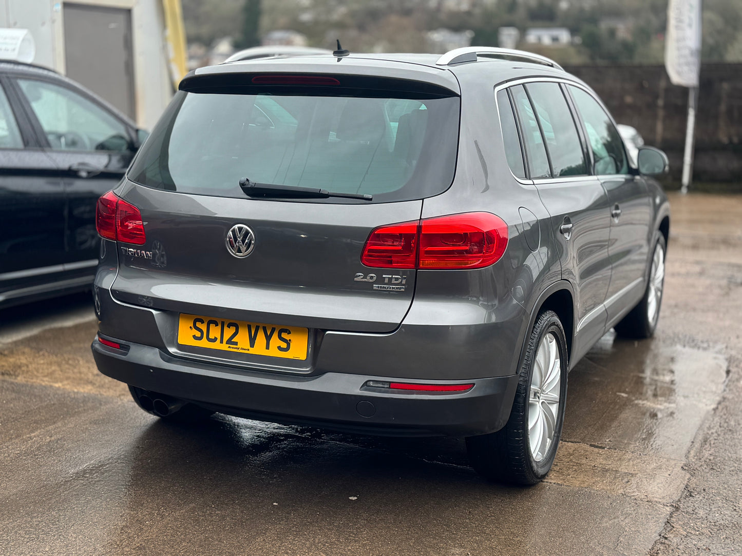 Volkswagen Tiguan 2.0 TDI BlueMotion Tech Sport DSG 4WD 2012