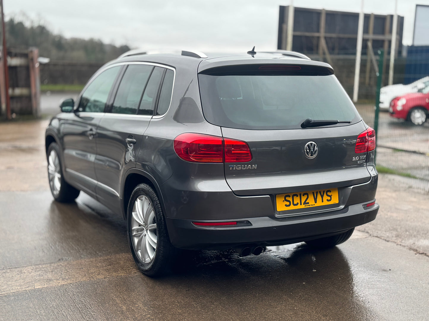 Volkswagen Tiguan 2.0 TDI BlueMotion Tech Sport DSG 4WD 2012