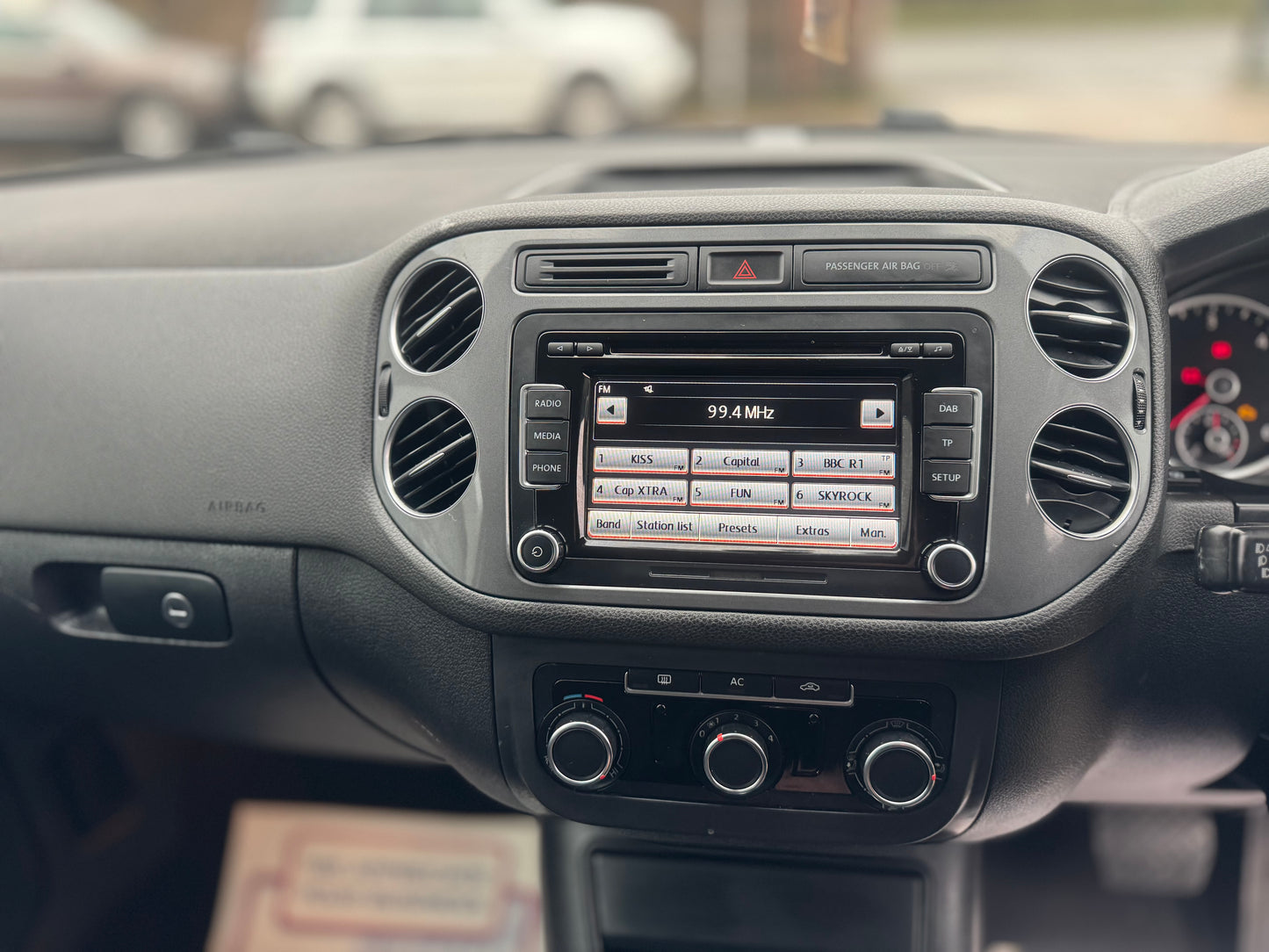 Volkswagen Tiguan 2.0 TDI BlueMotion Tech Sport DSG 4WD 2012