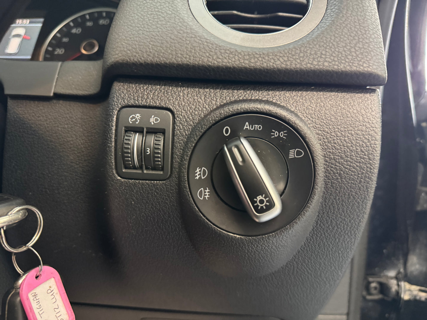 Volkswagen Tiguan 2.0 TDI BlueMotion Tech 4WD 2012